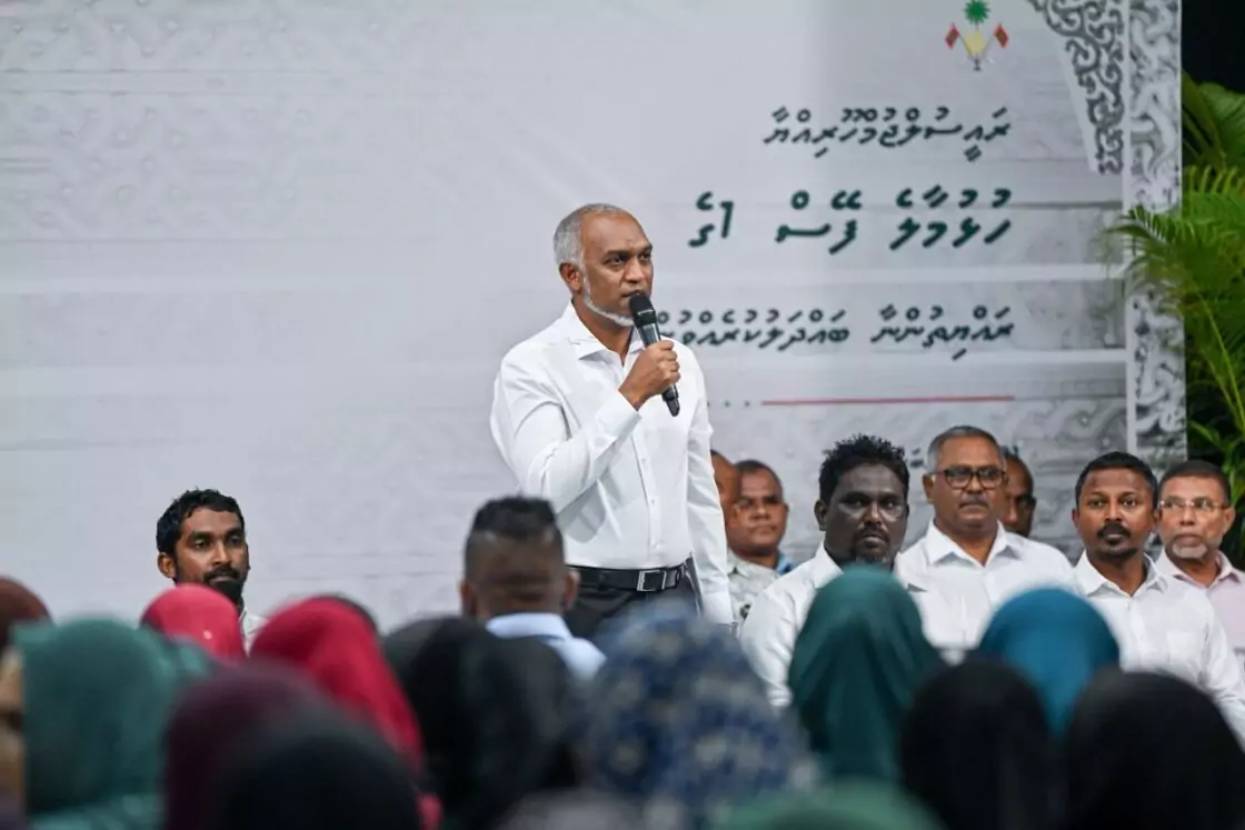 އިތުރަށް ވަޒީފާ ނުދޭނެ ކަމަށް ވިދާޅުވުމަށް ފަހު، ސްޓޭޓް އަދި ޑެޕިއުޓީ މިނިސްޓަރުންގެ މައުލޫމާތު ރައީސް އޮފީހުގެ ވެބްސައިޓުން އުނިކޮށްފި