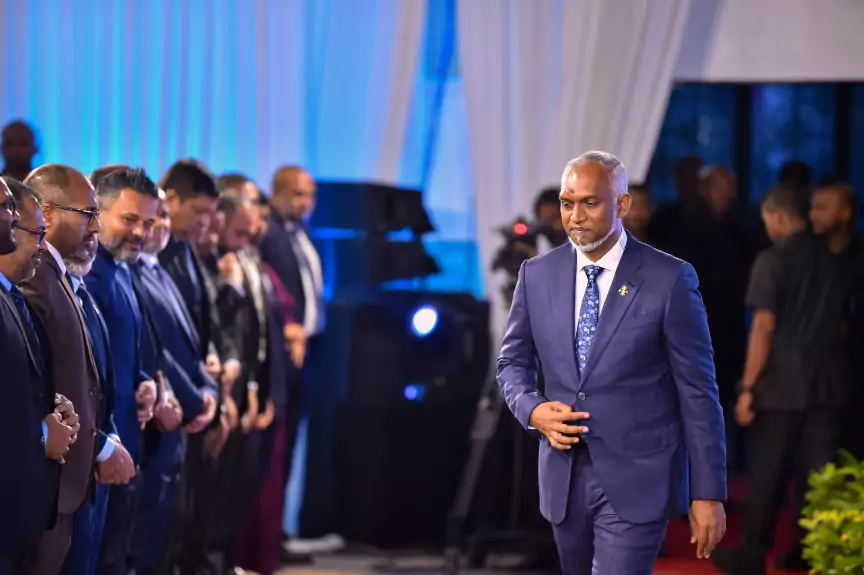 މަސްތުވާތަކެތީގައި ހައްޔަރު ކުރި 4 މީހުންގެ ތެރެއިން ދެމީހުންނަކީ ރައީސް މުއިއްޒު ޕޮލިޓިކަލް ޑިރެކްޓަރު ކަމަށް އައްޔަންކުރި ސިޔާސީ މުއައްޒަފުން