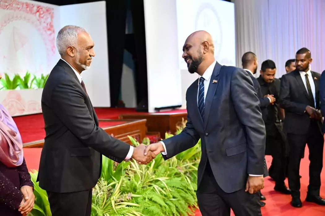 ރިޝްވަތު ނުނަގާ އެކަން ރިޕޯޓް ކުރުމަށް ރައީސުލްޖުމްހޫރިއްޔާގެ ބާރުގެ ދަށަށް ޤާނޫނަށް ބަދަކޮށްގެން ގެނެސްފައިވާ އޭސީސީއިން އެދިއްޖެ