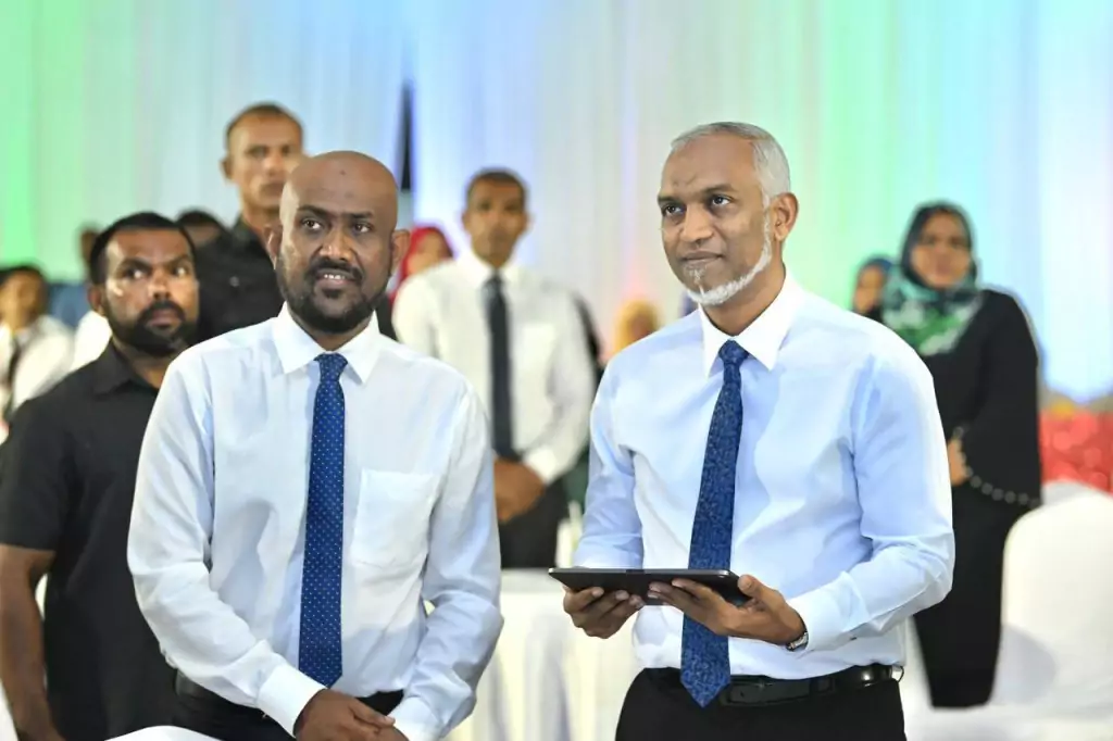 ކޮރަޕްޝަން ރިޕޯޓް ކުރަން ބުނުމަށްފަހު، އިންތިހާބާ ދިމާކޮށް 500 މުވައްޒަފުން ނަގާ މައްސަލަ ބަލާތޯ އެހުމުން އޭސީސީއިން ޖަވާބެއް ނުދިން!