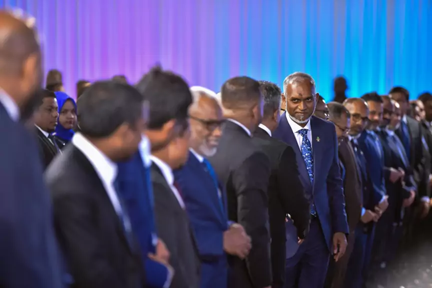 ބޭންކުތައް މާކުރިން ބަންދުކޮށް މުސާރަ ދޫކުރުން 31 އަށް ފަސްކޮށް ރައްޔިތުން އީދު ބަންދުގައި ގޭ ބަންދުކޮށްފި