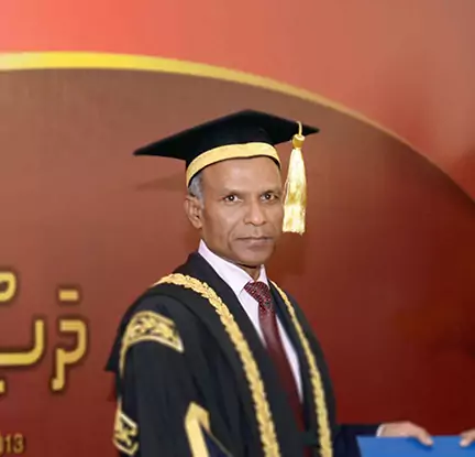 ޑރ. ހަސަން ހަމީދުގެ ގަލަމުން: ދެ އިންތިހާބު އެެއްކޮށްލުމުން ފައިދާ ކުރާނީ ވެރިކަމުގައި ތިބޭ ބަޔަކަށް