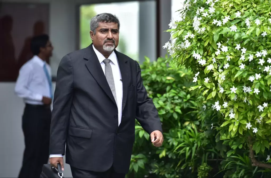 ދެ އިންތިހާބު އެއްކުރަން އަހްމަދު މުޢިއްޒު ދެކޮޅު: ވޯޓަށް އަހަނީ ޤާނޫނީ ގޮތުން ސުވާލު އުފެދޭ އުނި އިސްލާހަކަށް