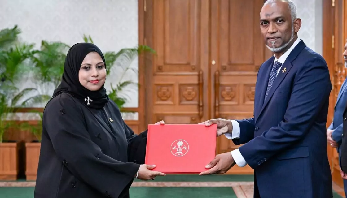 ކޮލިޓީ ބަޔަކު ނުލިބިގެން ހީނާ ވަލީދު ހިމަނައިގެން އެއް މިނިސްޓްރީއަށް ވުރެ ގިނަ ޒިންމާ އެކަކާއި ހަވާލުކޮށް ކެބިނެޓް އެކުލަވާލައިފި
