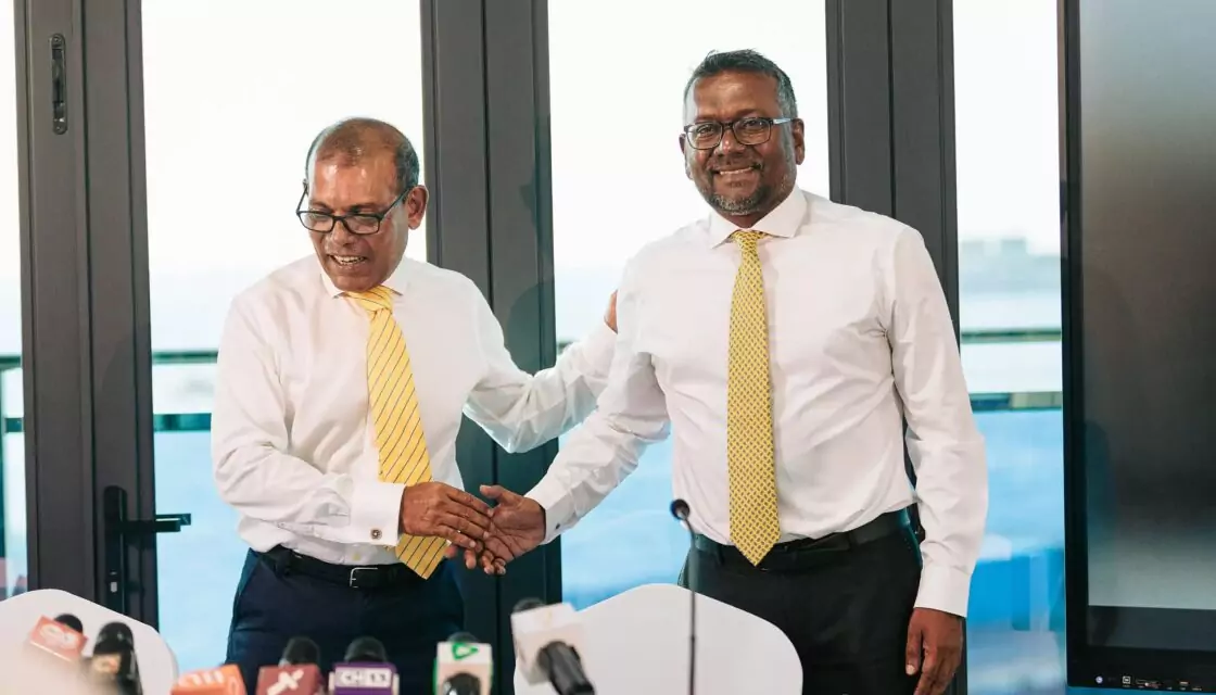 މުއިއްޒު ވެރިކަމުގައި ހުންނަން ގެންނަން އުޅުނު ނިޒާމީ ބަދަލަށް %70 ނޫނެކޭ ބުނެފައިވާއިރު ނަޝީދު ވެރިކަމަށް ގެންނަން އަނެއްކާވެސް ހަމަ ނިޒާމީ ބަދަލެއް؟ ބަރުލަމާނީ ބޮޑުބަދަލަށް %95 ނޫނެކޭ ބުނާނެ