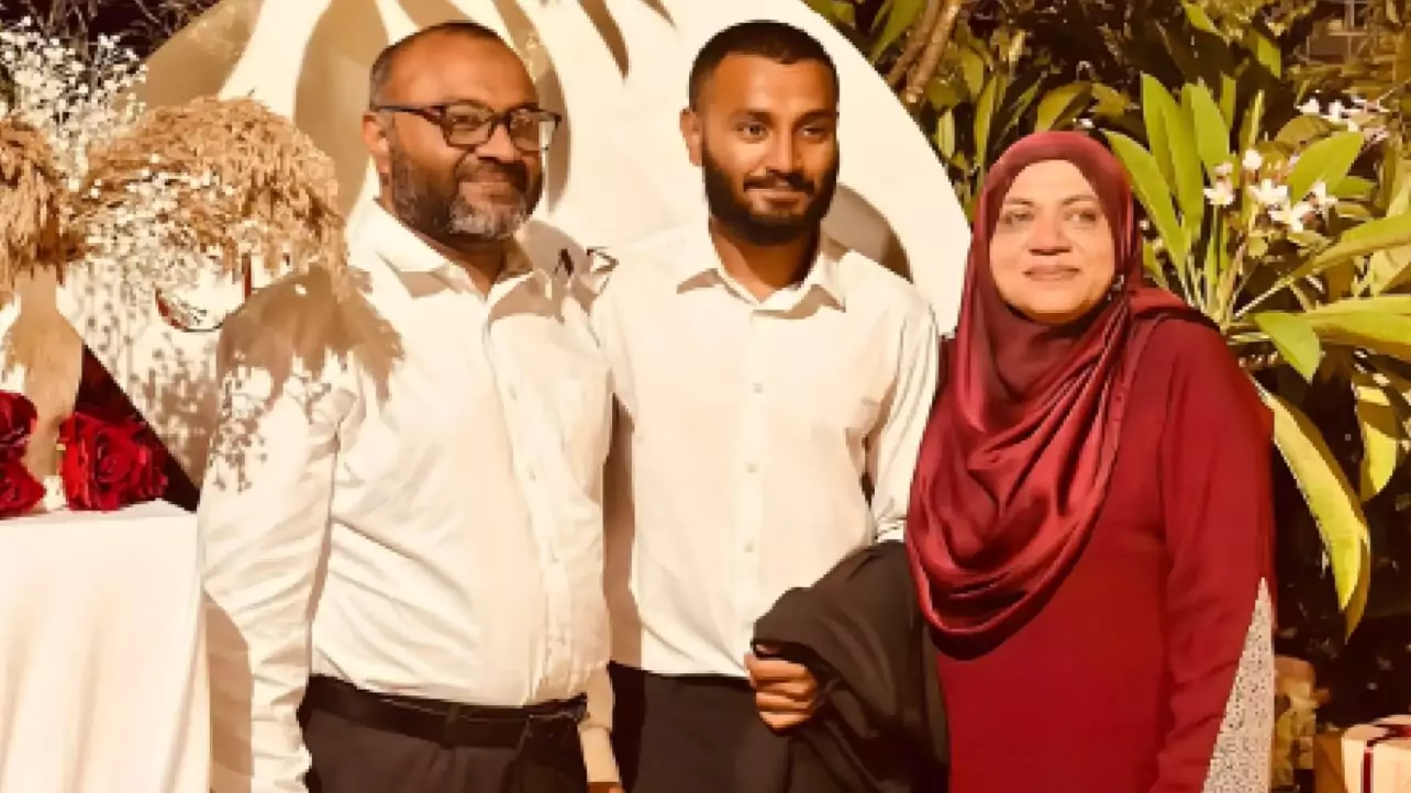 ވަގަށް ވޭޕް އެތެރެކުރި ޝަހީމުގެ ދަރިއަށް ސެމިސްޓާ އެވޯޑެއް ލިބިގެން "ގައުމީ ޚަބަރަކަށް" ހަދައިގެން މީޑިޔާތަކުން ގެނައި މައްސަލާގައި އާންމުގެ ނުރުހުން ނޫސްތަކަށް