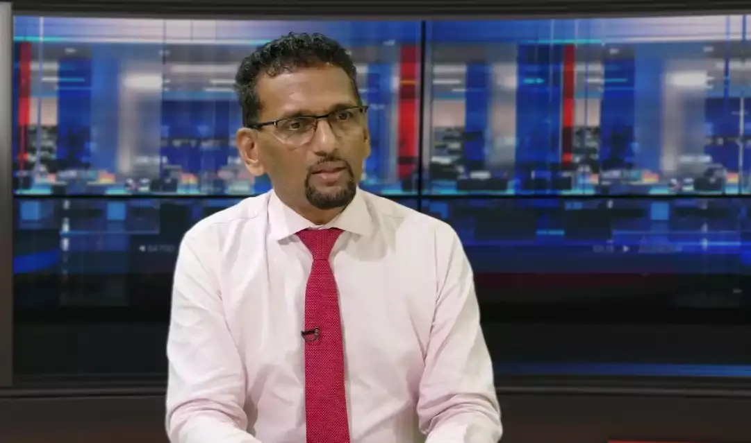 ސަރުކާރުގެ ހާލަތު ދުވަހަކަށްވުރެ ދުވަހެއް ގޯސްވެ، ރައީސް މުއިއްޒުގެ އަރިސް ބޭފުޅުން ސަރުކާރުން ފެޔަށް ޖެހެނީ: ޑރ. ޑީޑީ
